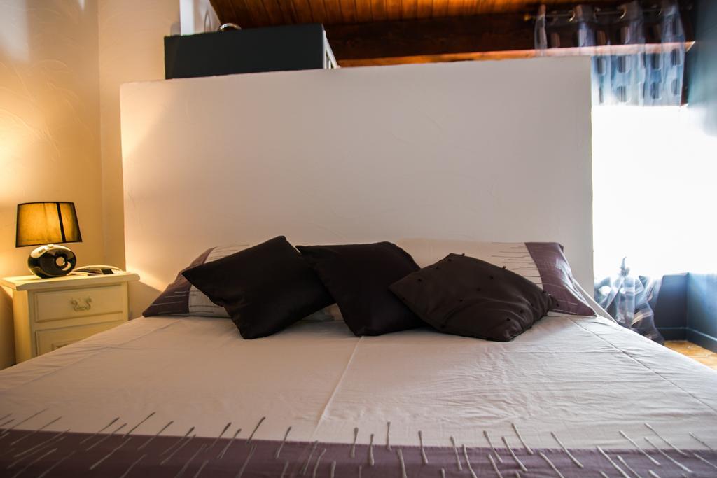Bed and Breakfast L'Armourier Largentière Habitación foto
