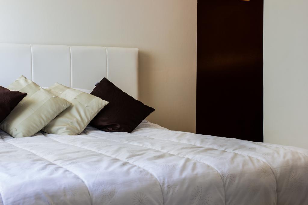Bed and Breakfast L'Armourier Largentière Habitación foto